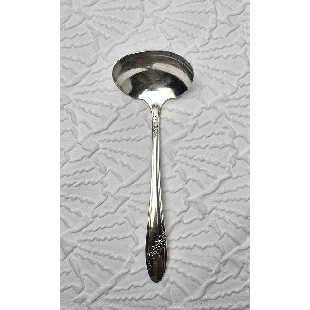 Ladles Gravy Spoon Serving 1946 QUEEN BESS II Oneida Community Tudor Silverplate